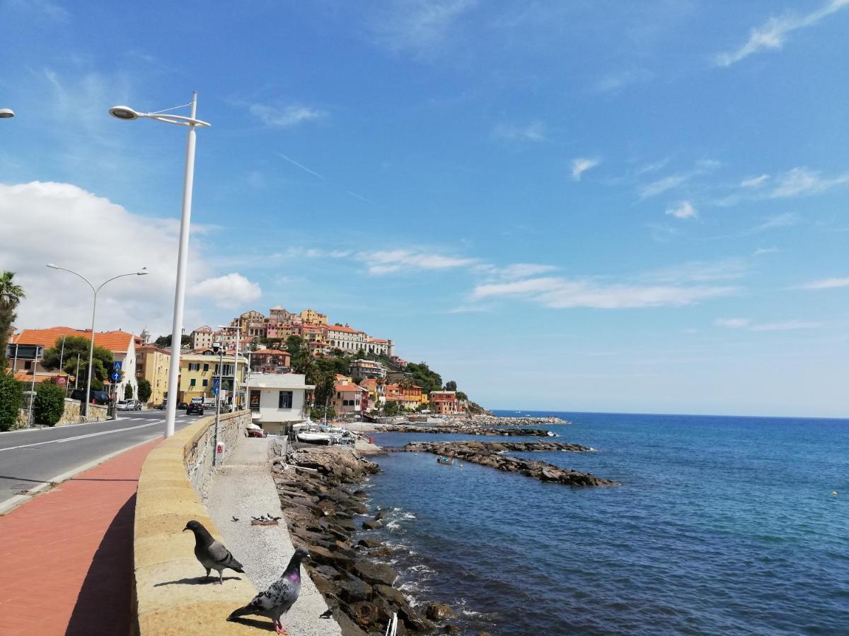 Monolocale Con Giardino E Parcheggio Privato Citra Zero Zero Ottanta Trentuno Lt 0281 Διαμέρισμα Imperia Εξωτερικό φωτογραφία